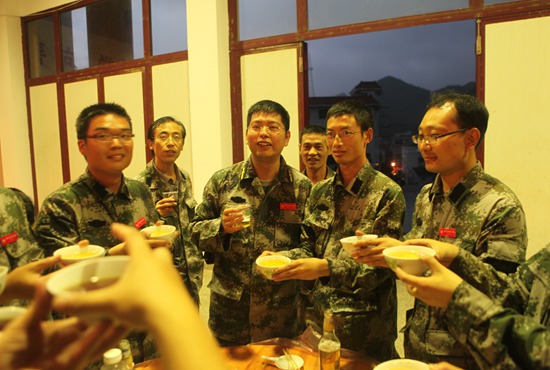 38裡行軍磨意志 負重拉練砺精兵