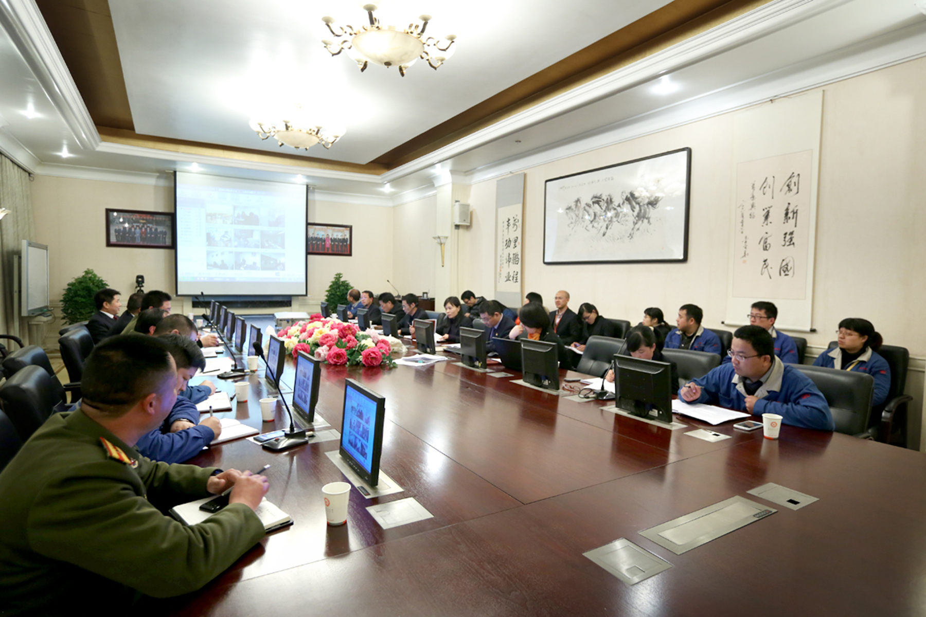 尊龍凱時控股集團召開精神文明建設聯席視頻會