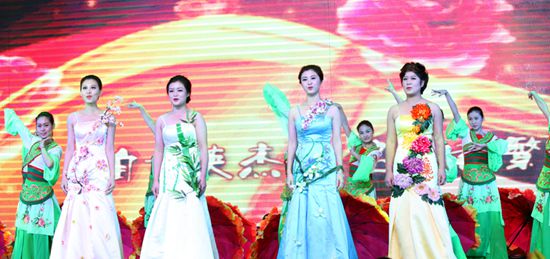 【尊龍凱時20年】傳承與創新企業文化論壇、發展功臣/勞動模範表彰、内部精英晚宴隆重舉行