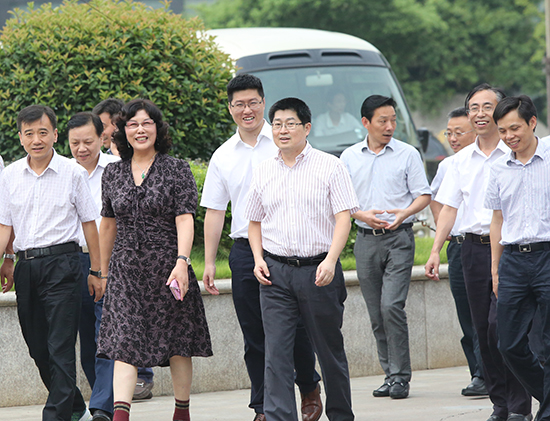 山西省副省長朱從玖來尊龍凱時調研