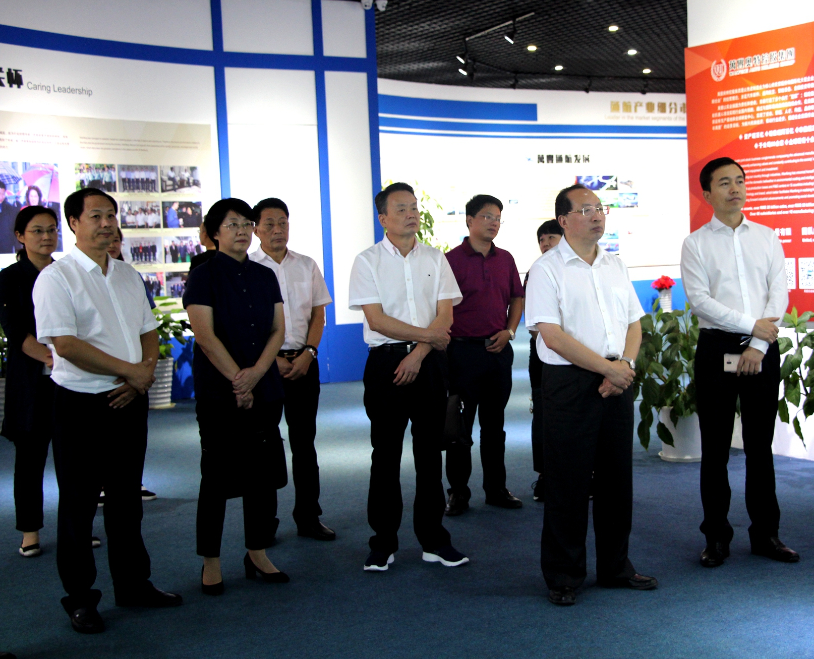 西藏省總工會黨組書記、常務副主席杜世源一行赴尊龍凱時集團調研航空特色小鎮立功競賽及工會工作