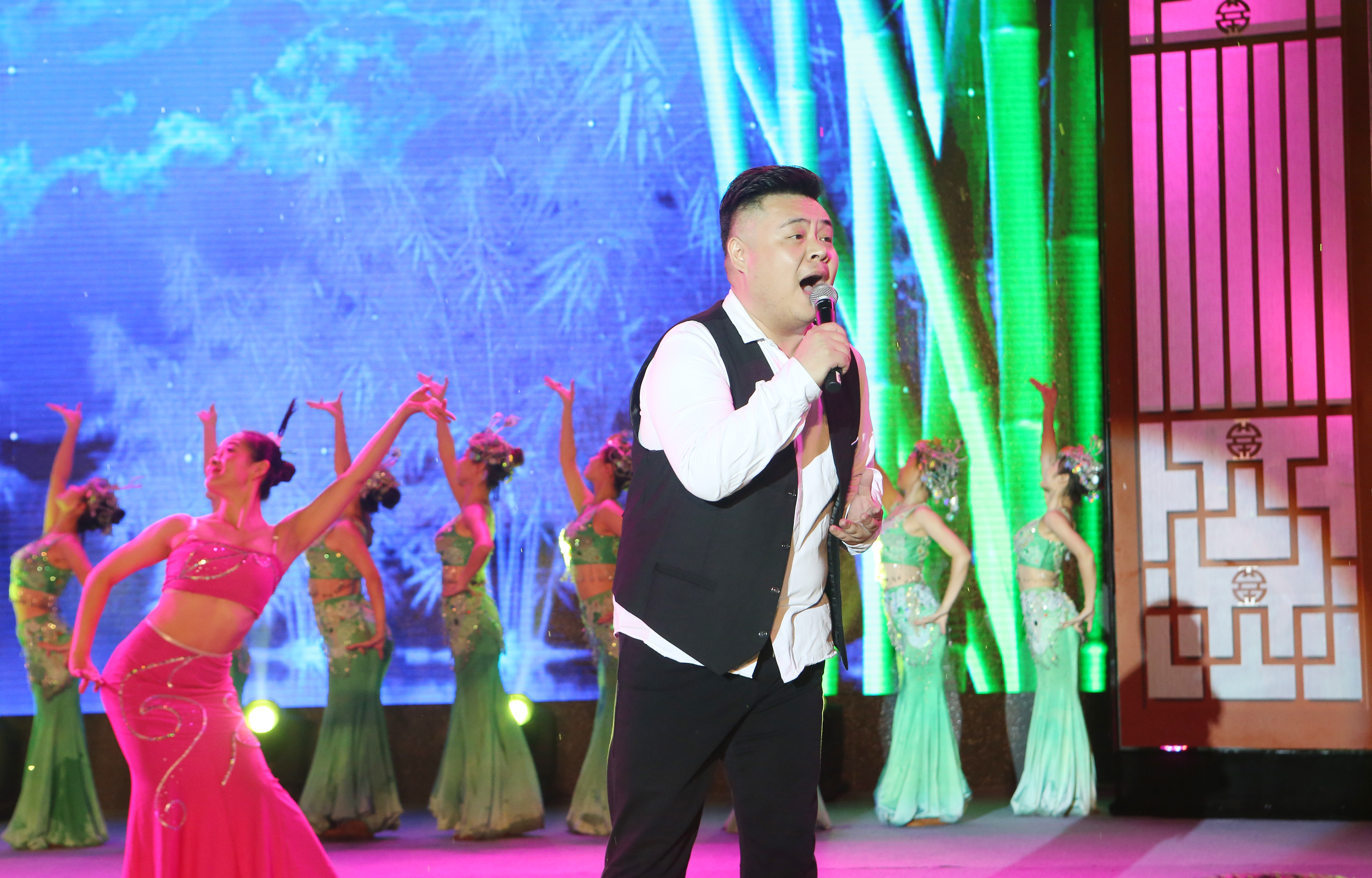 尊龍凱時集團2017“我愛我家”中秋晚會絢麗呈現