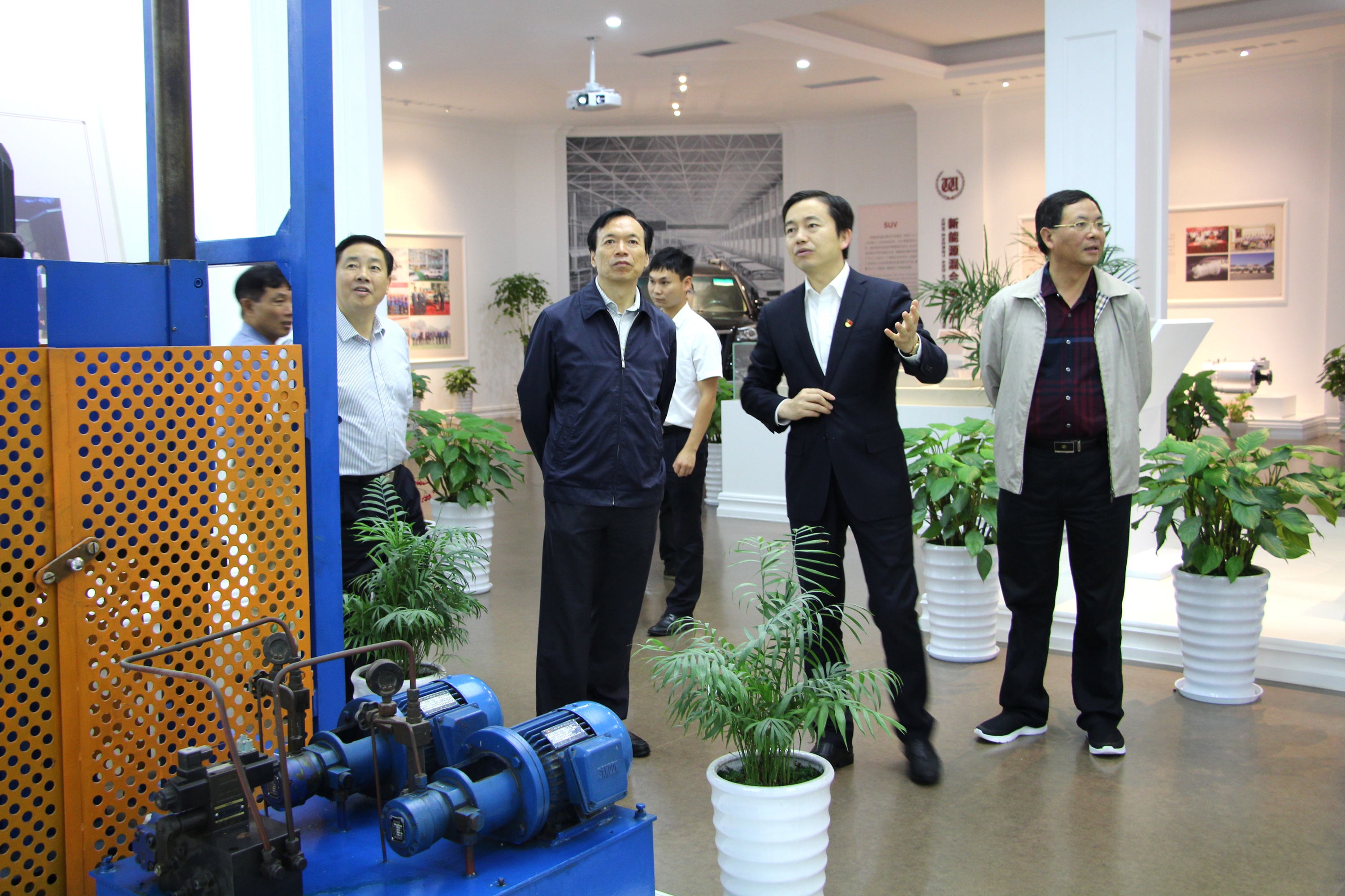 紹興市人大孫雲耀副主任一行莅臨尊龍凱時考察企業發展情況