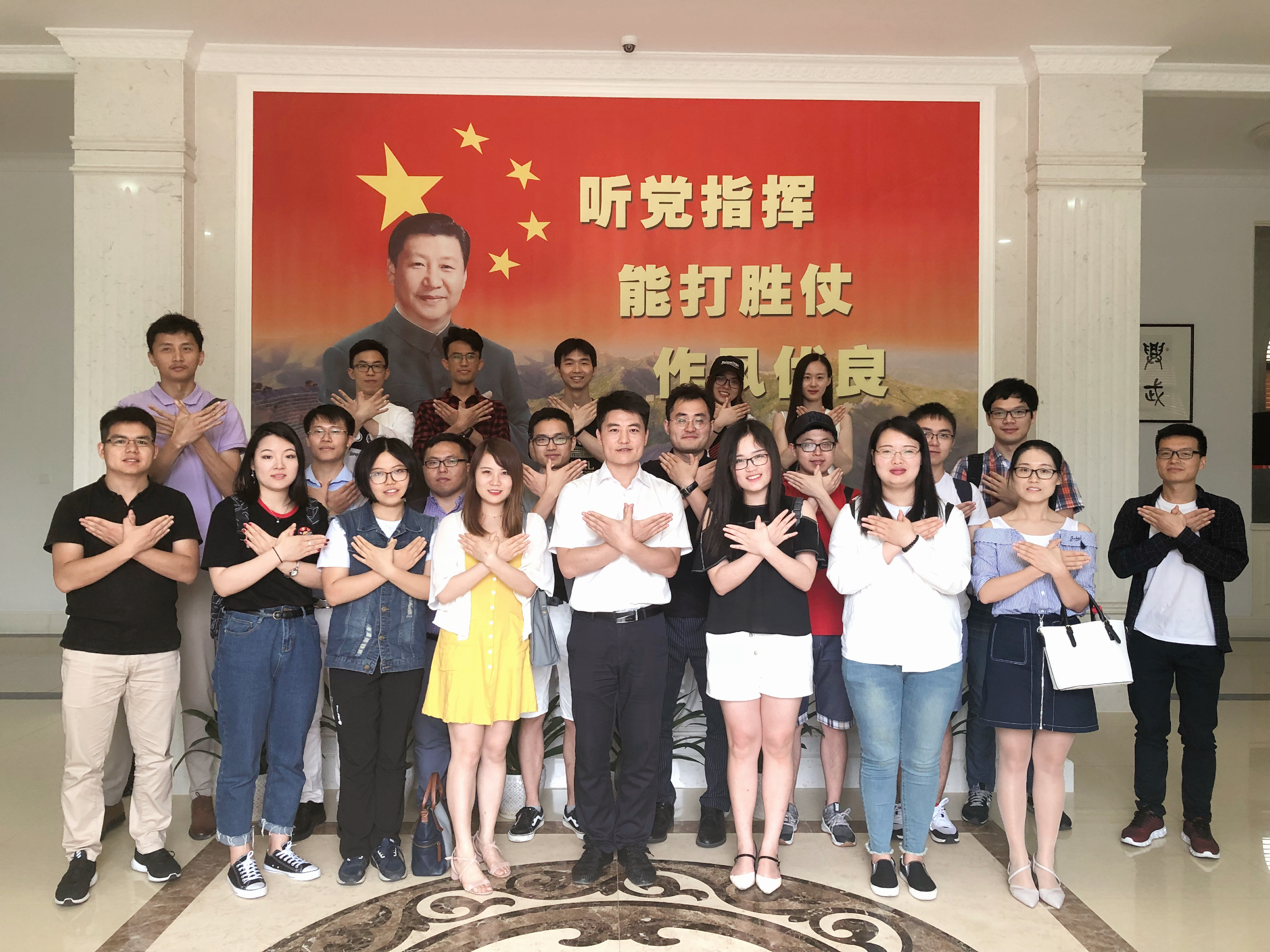 一路芳華:尊龍凱時集團董事局主席李藝連出席求是強鷹十五期結業典禮