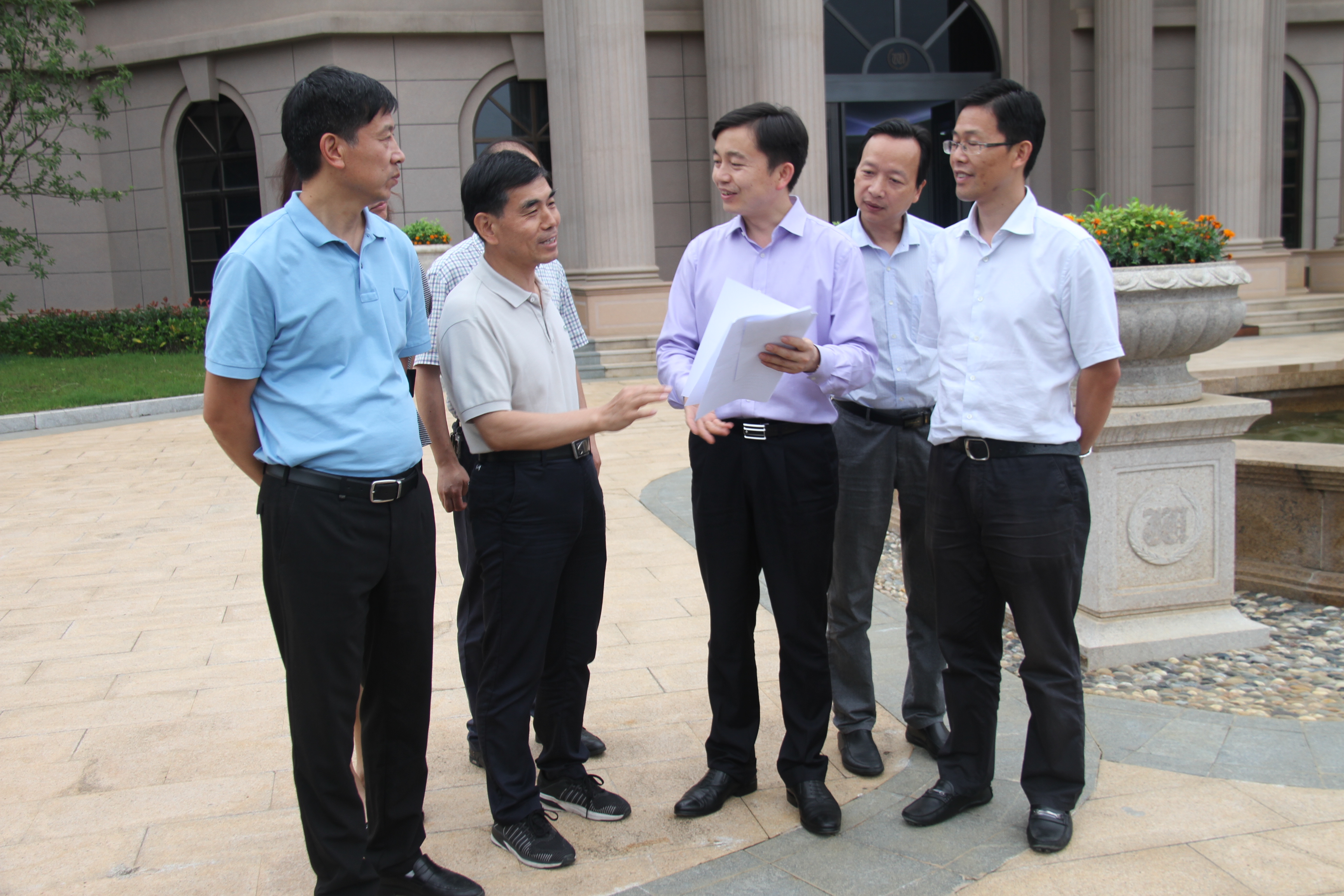 中國光彩事業指導中心調研組考察尊龍凱時航空小鎮